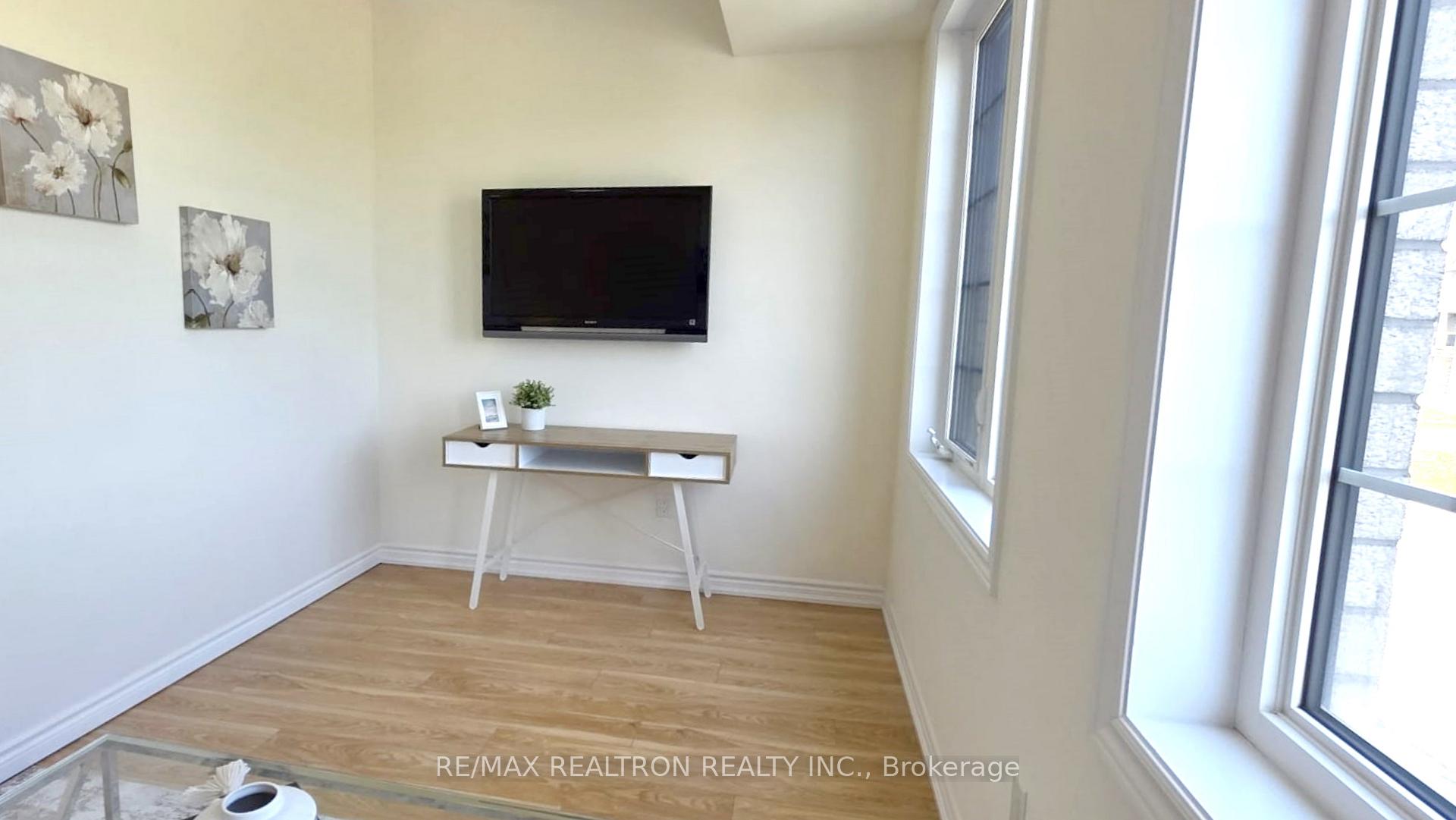 Photo 2 of 189 Rustle Woods Avenue, Markham, Cornell — HOMEH