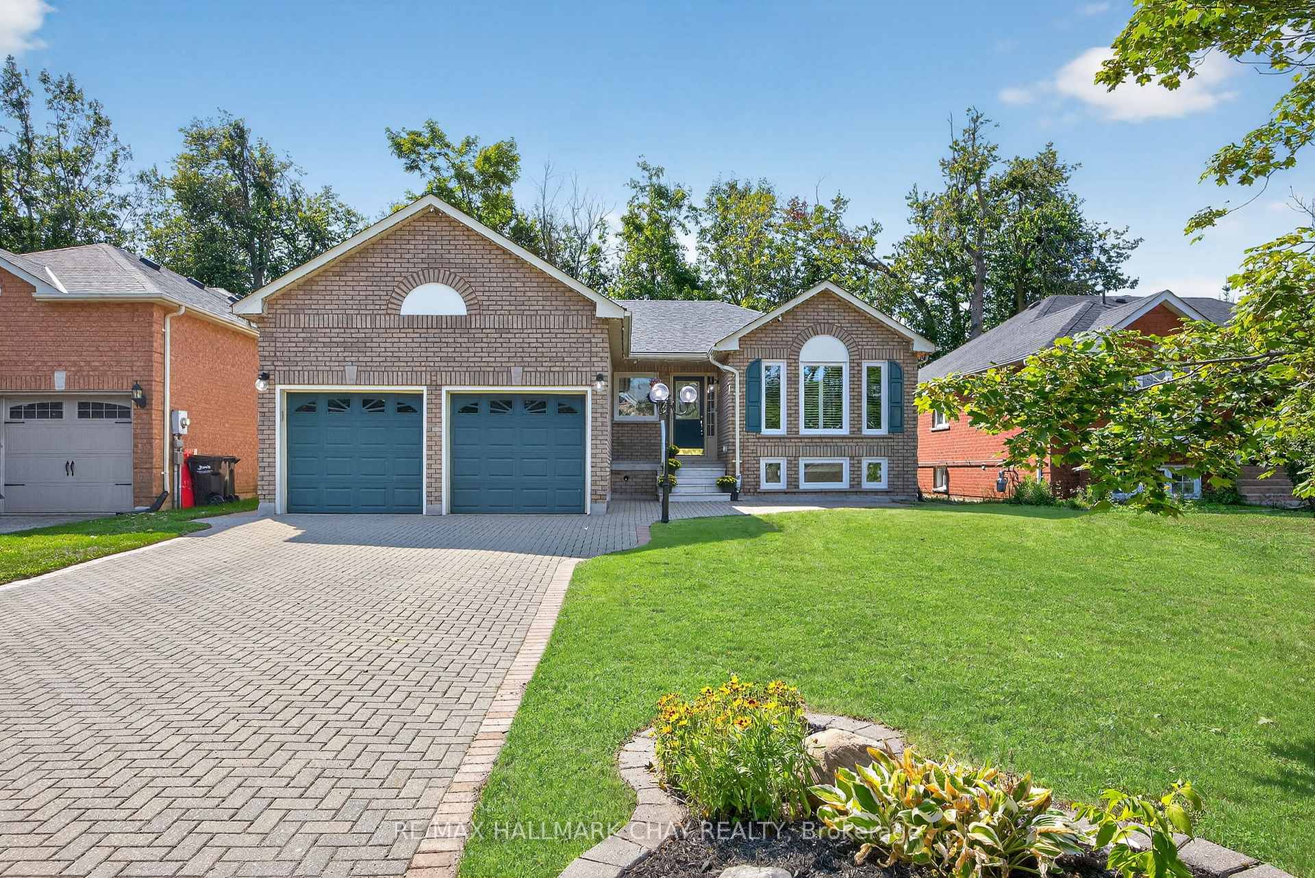 Photo 1 of 107 Brown Street, Barrie, Ardagh — HOMEH
