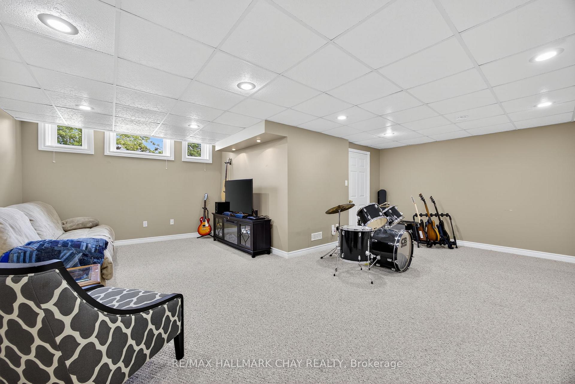 Photo 5 of 107 Brown Street, Barrie, Ardagh — HOMEH