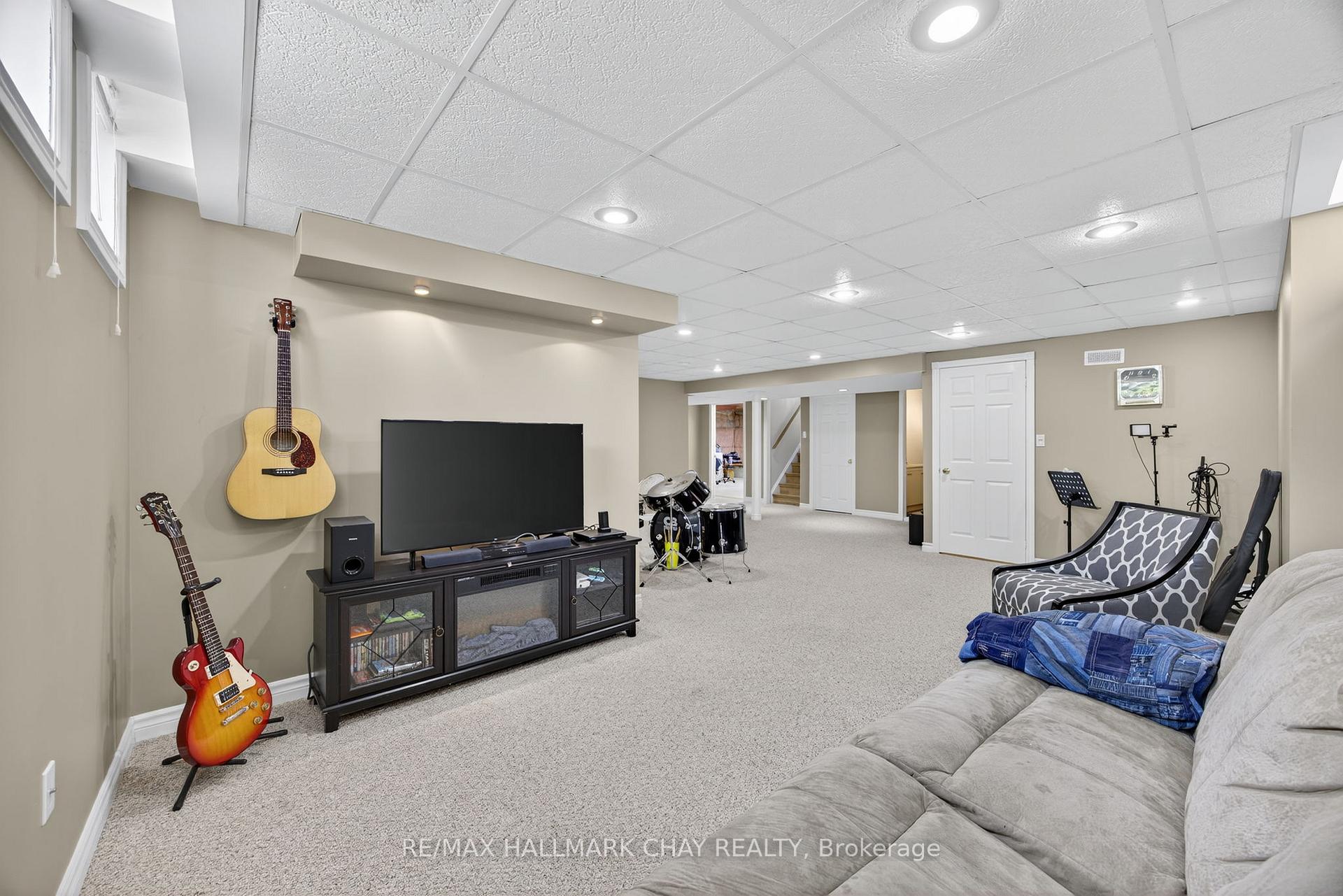 Photo 13 of 107 Brown Street, Barrie, Ardagh — HOMEH