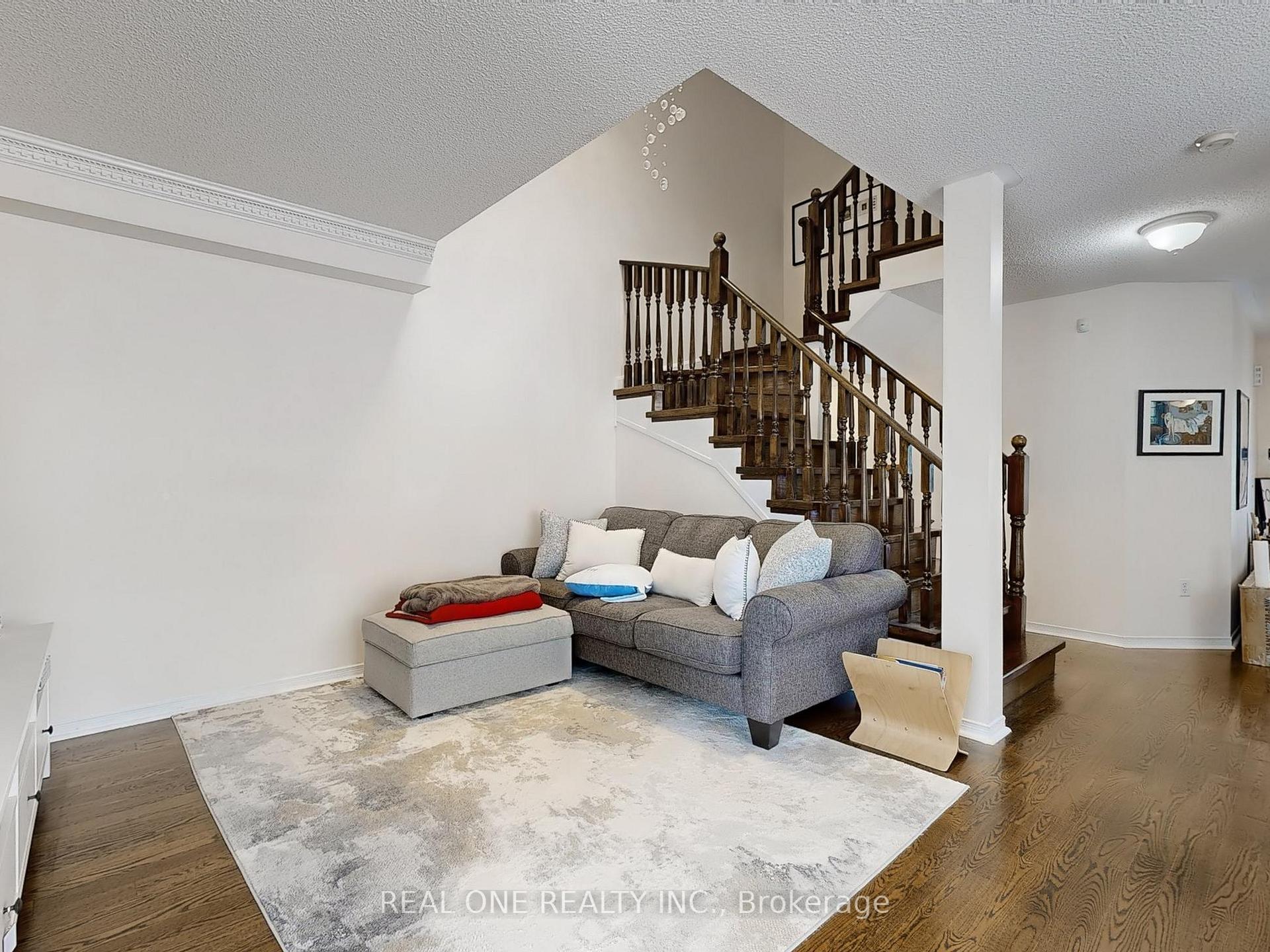 Photo 10 of 89 Briar Path Lane, Markham, Berczy — HOMEH