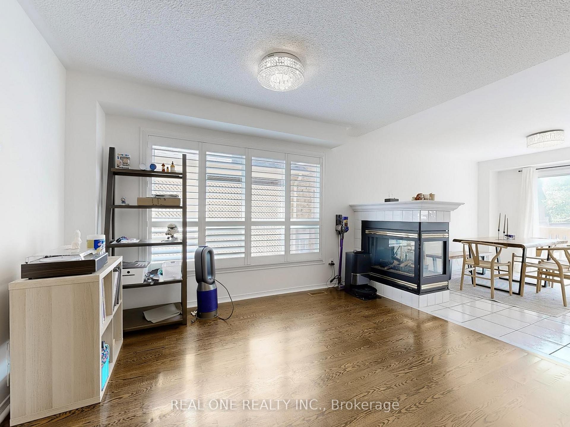 Photo 8 of 89 Briar Path Lane, Markham, Berczy — HOMEH