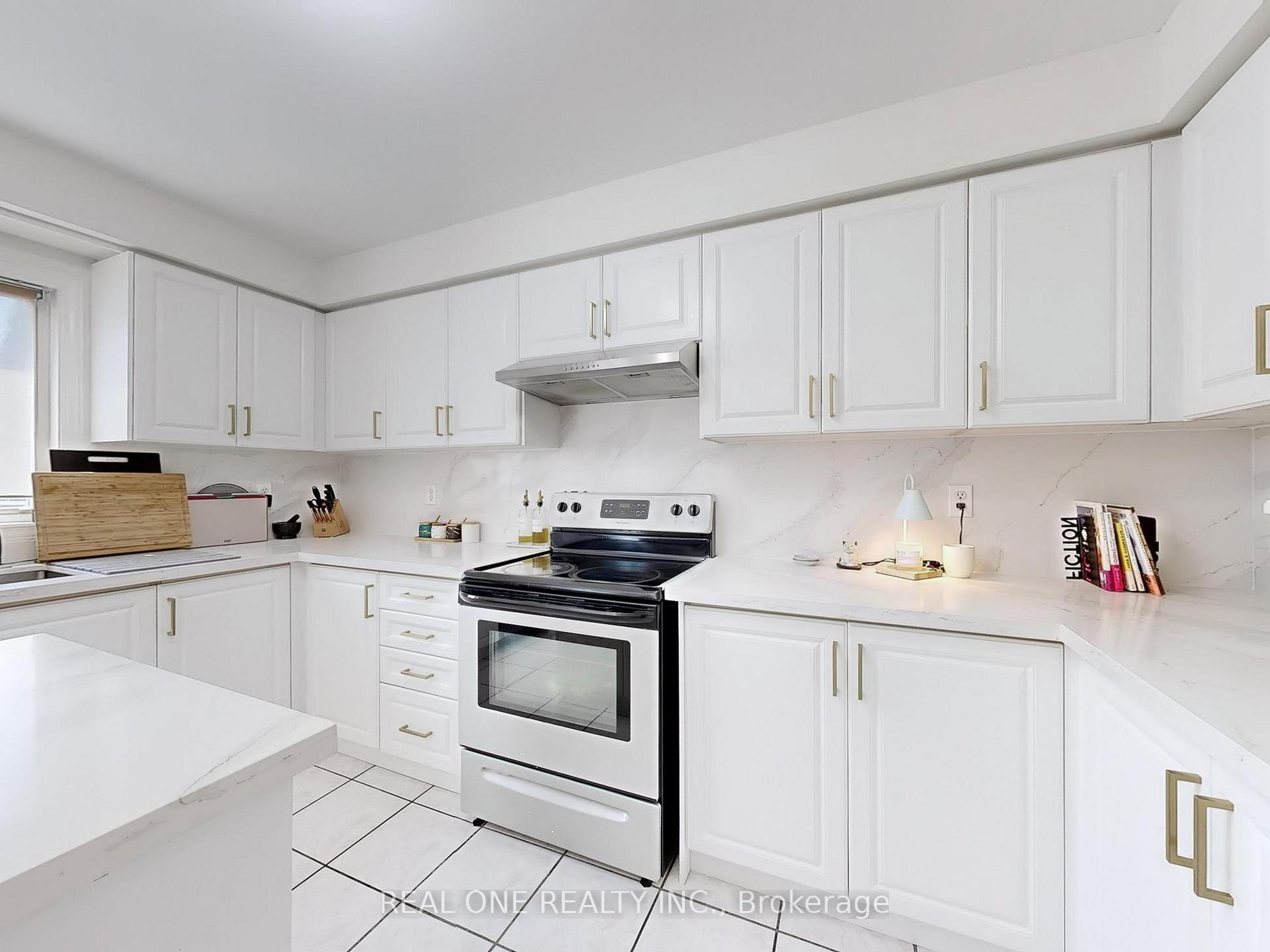 Photo 14 of 89 Briar Path Lane, Markham, Berczy — HOMEH