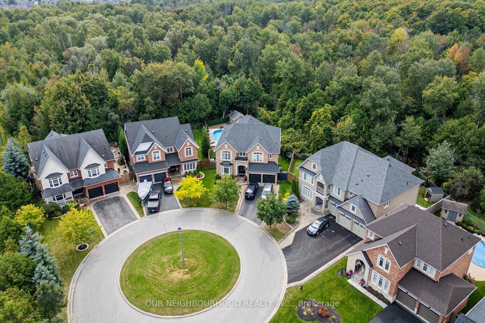 Photo 2 of 794 Hanmore Court, Oshawa, Pinecrest — HOMEH