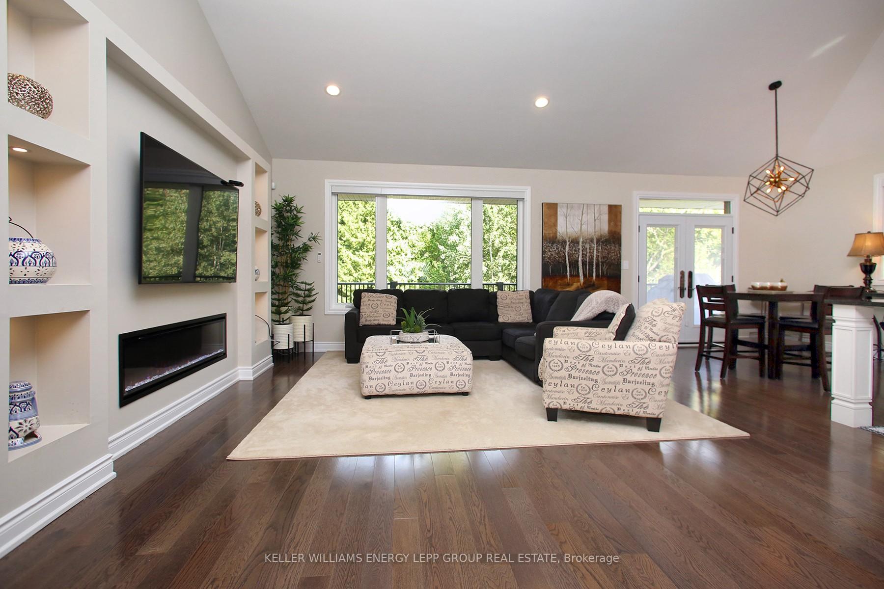 Photo 13 of 3693 Cochrane Street, Whitby, Williamsburg — HOMEH