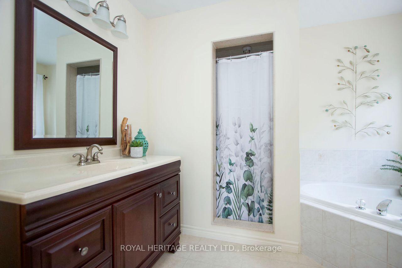 Photo 15 of 51 Shady Lane Crescent, Clarington, Bowmanville — HOMEH