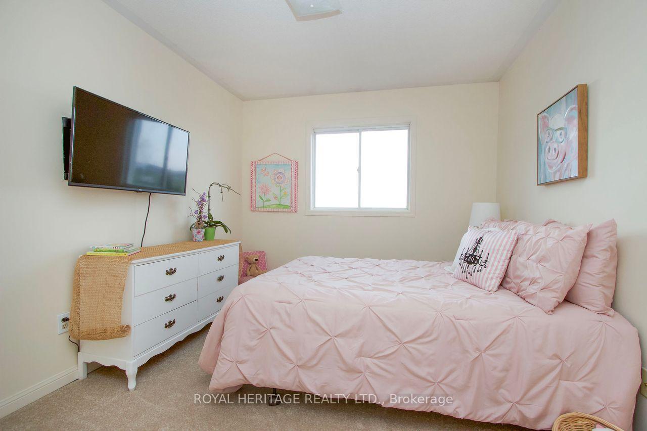 Photo 16 of 51 Shady Lane Crescent, Clarington, Bowmanville — HOMEH