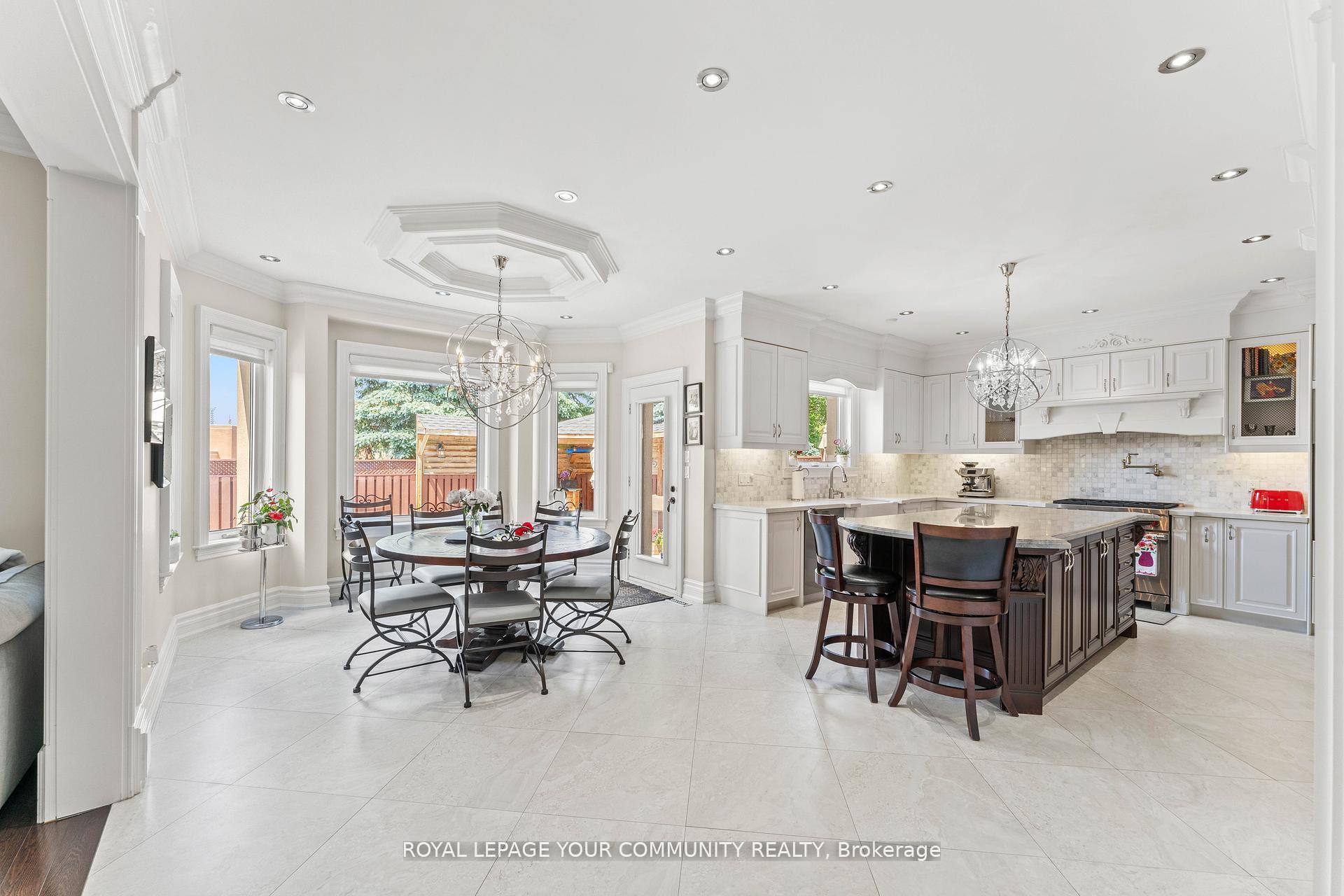 Photo 8 of 118 Forest Lane Drive, Vaughan, Beverley Glen — HOMEH