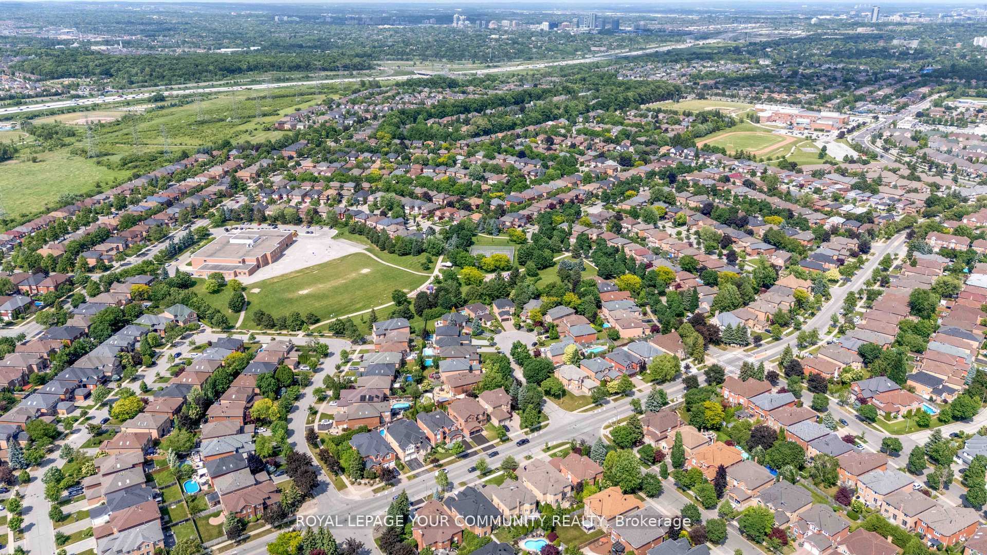 Photo 47 of 118 Forest Lane Drive, Vaughan, Beverley Glen — HOMEH