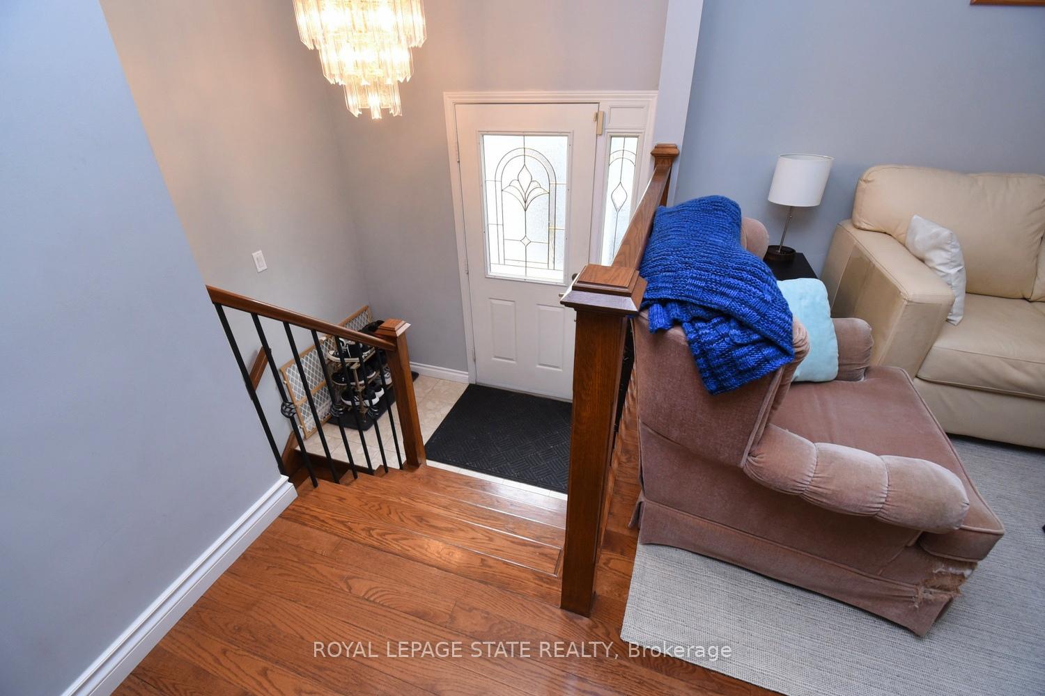 Photo 3 of 1007 Upper Sherman Avenue, Hamilton, Lawfield — HOMEH