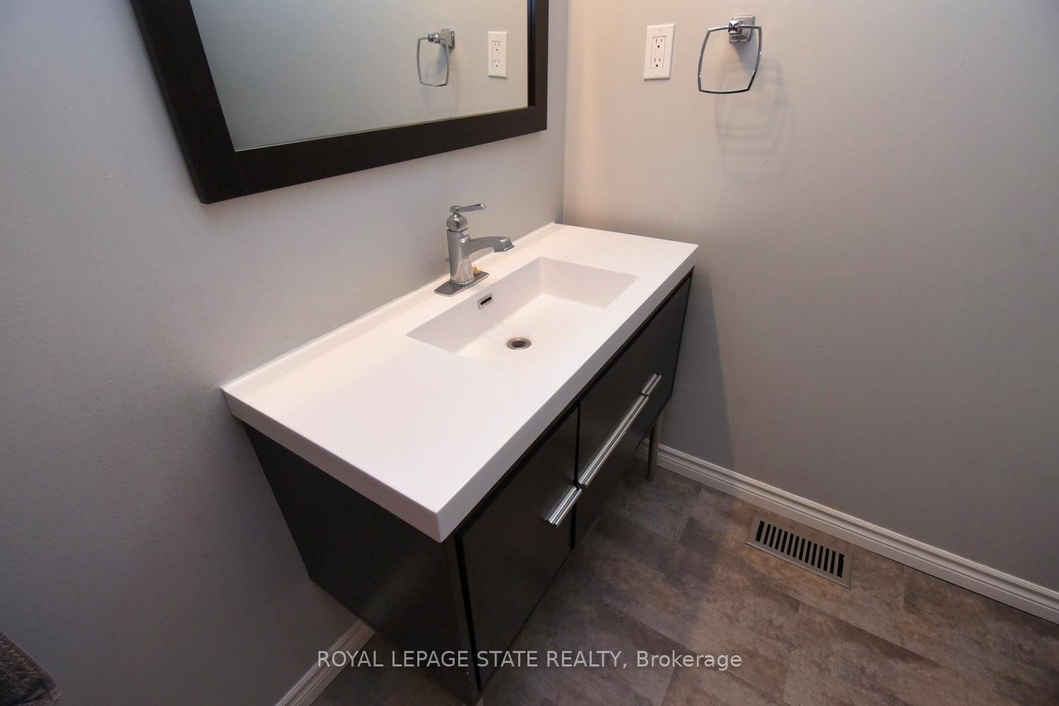 Photo 15 of 1007 Upper Sherman Avenue, Hamilton, Lawfield — HOMEH