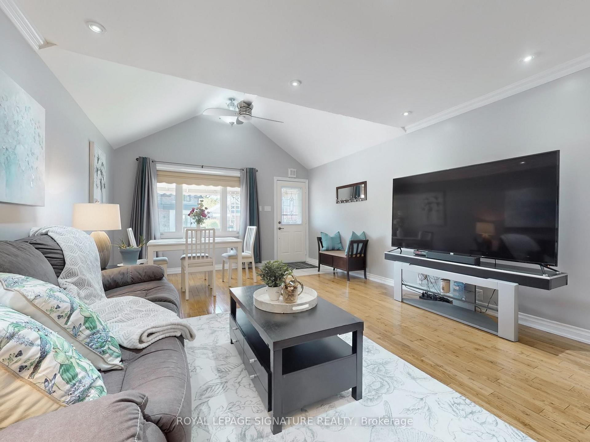 Photo 2 of 261 Glebemount Avenue, Toronto, Danforth Village-East York — HOMEH