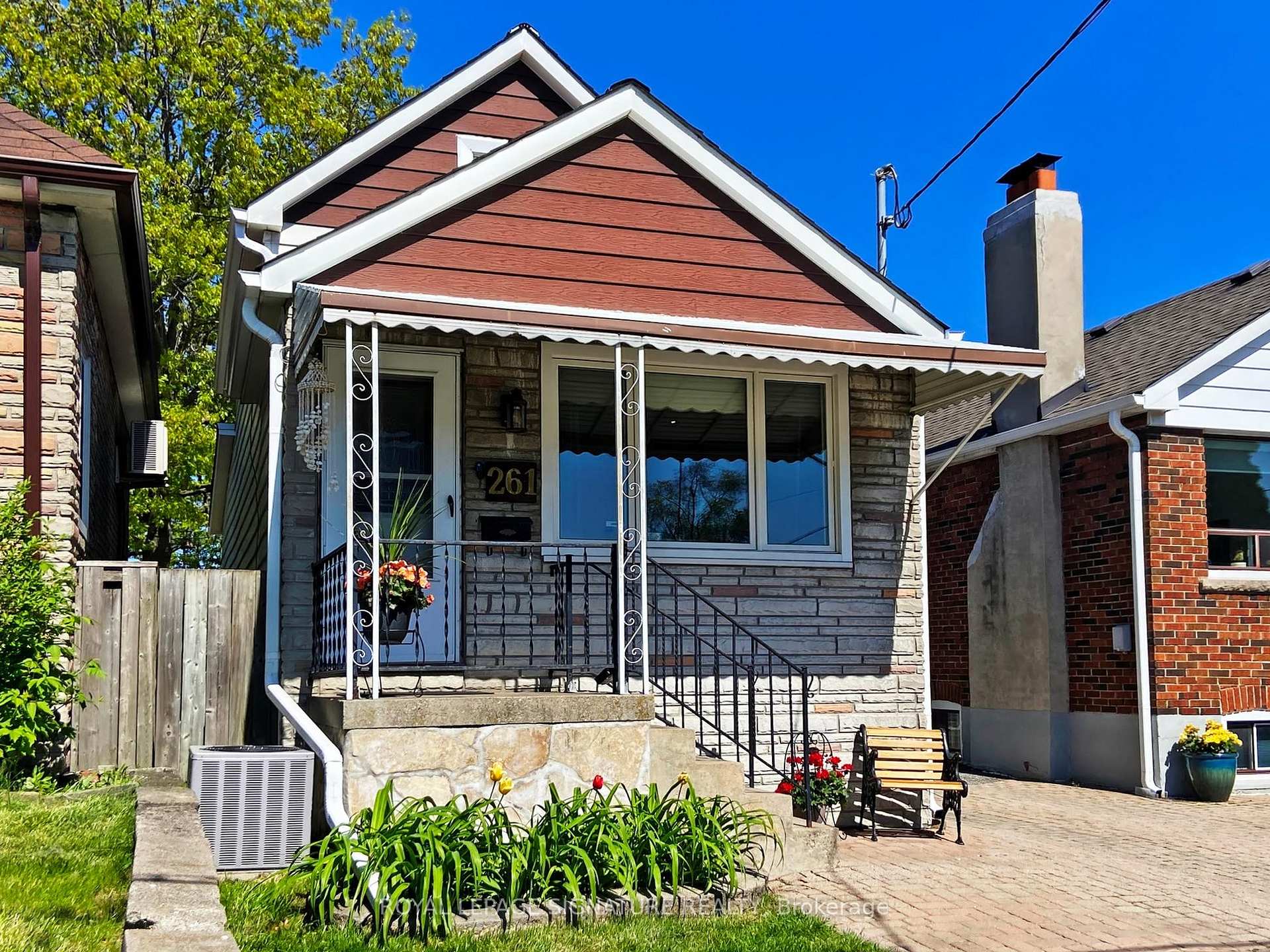 Photo 5 of 261 Glebemount Avenue, Toronto, Danforth Village-East York — HOMEH