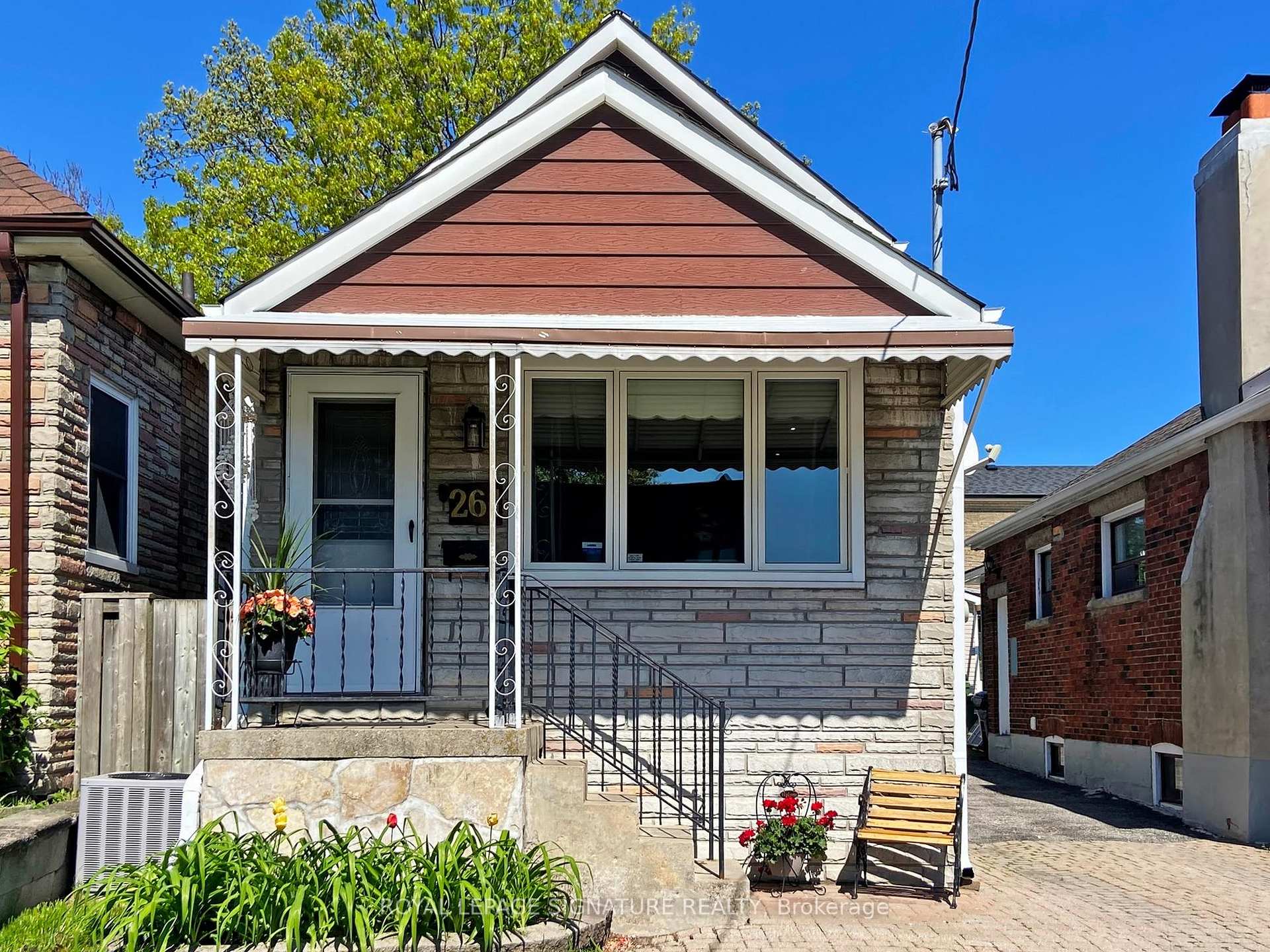 Photo 4 of 261 Glebemount Avenue, Toronto, Danforth Village-East York — HOMEH