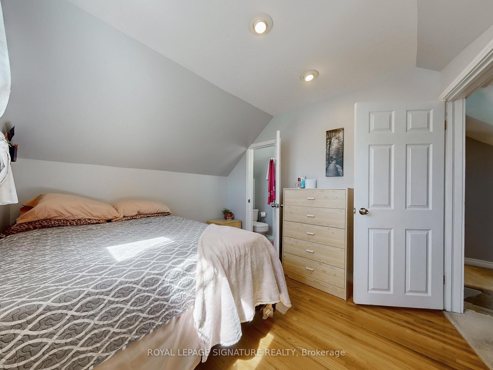 Photo 24 of 261 Glebemount Avenue, Toronto, Danforth Village-East York — HOMEH