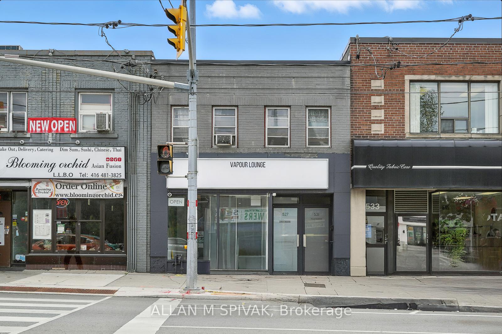 Front of 527 Eglinton Avenue