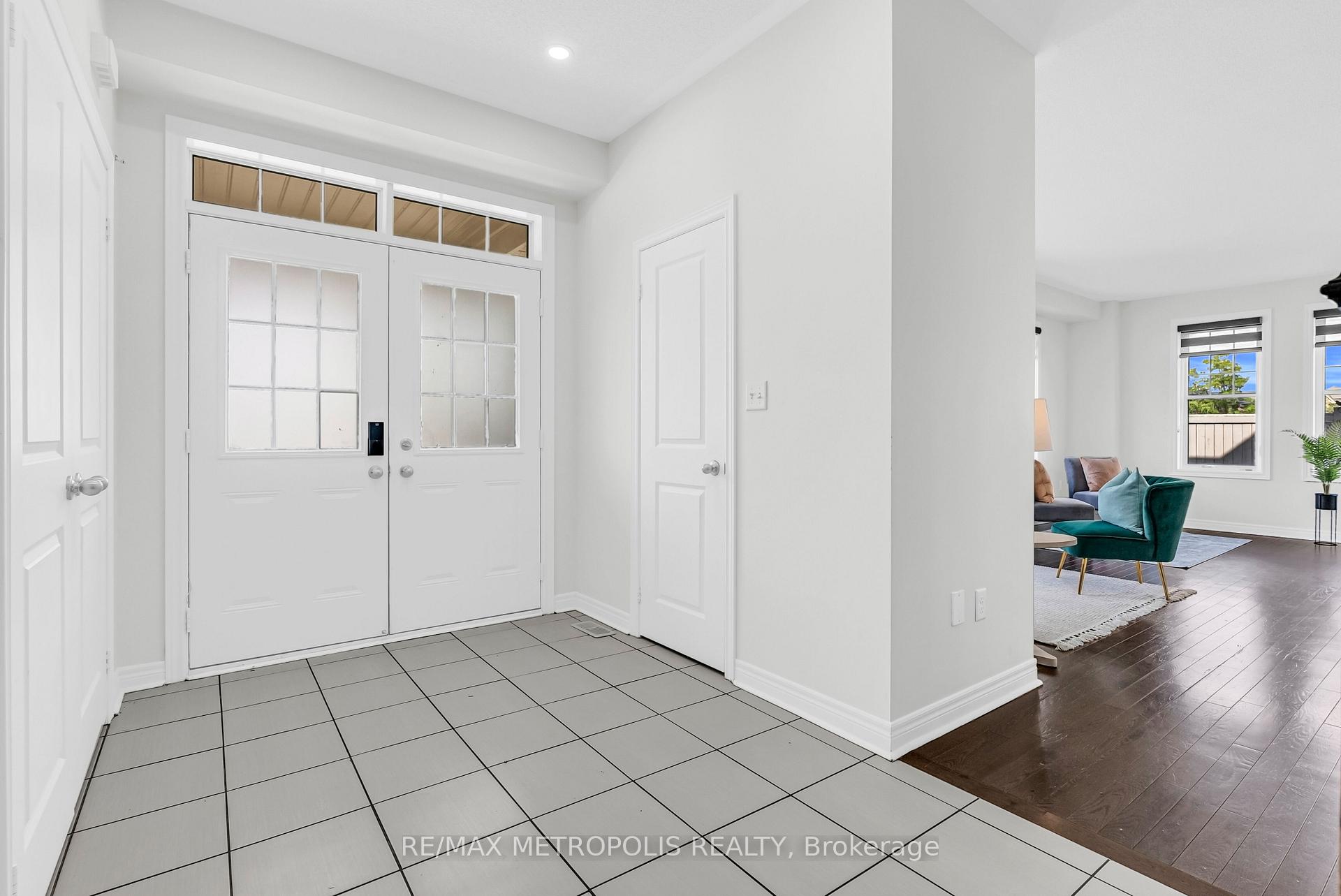 Photo 3 of 43 Pearman Crescent, Brampton, Northwest Brampton — HOMEH