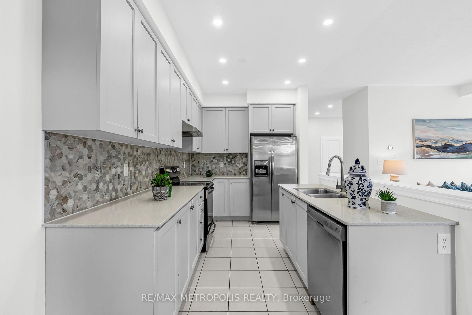 Photo 9 of 43 Pearman Crescent, Brampton, Northwest Brampton — HOMEH