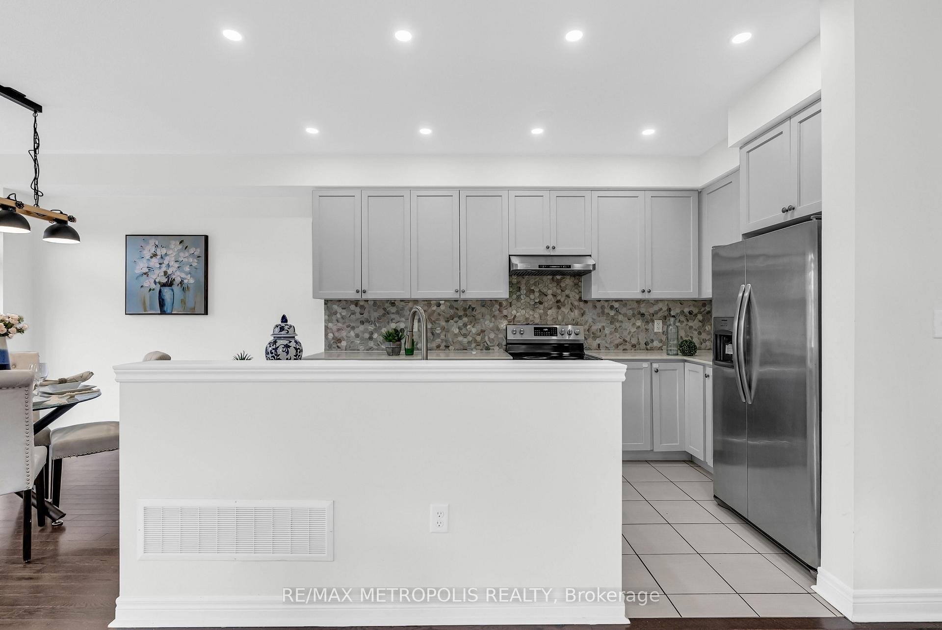 Photo 6 of 43 Pearman Crescent, Brampton, Northwest Brampton — HOMEH