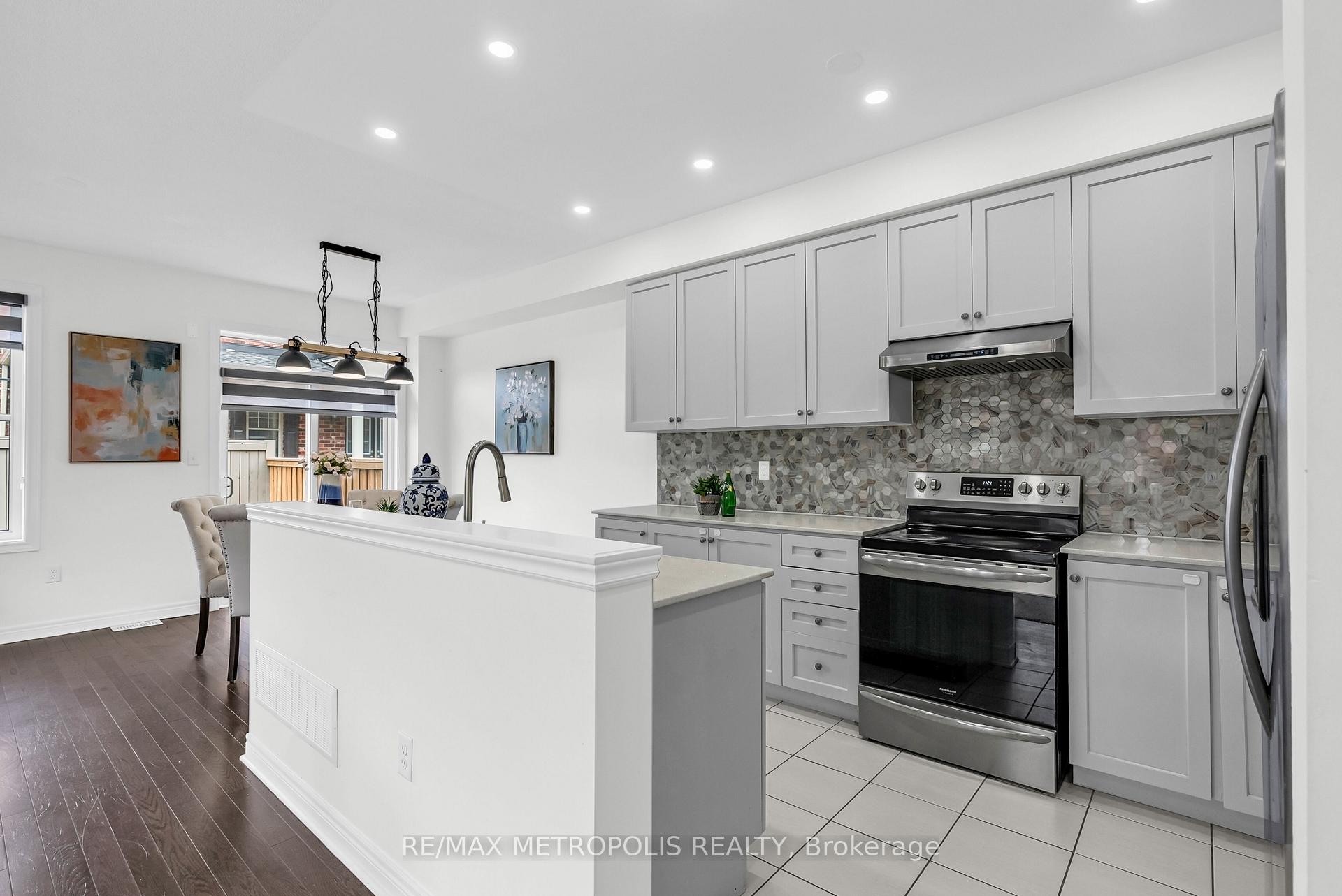Photo 12 of 43 Pearman Crescent, Brampton, Northwest Brampton — HOMEH