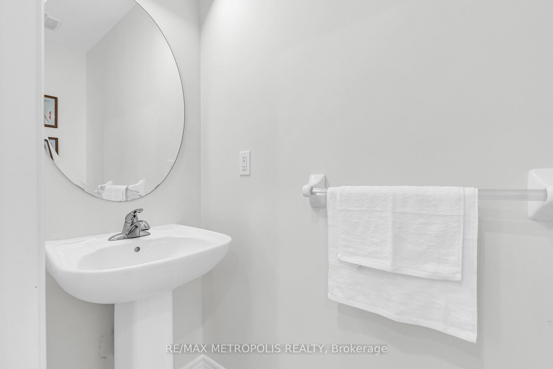 Photo 7 of 43 Pearman Crescent, Brampton, Northwest Brampton — HOMEH