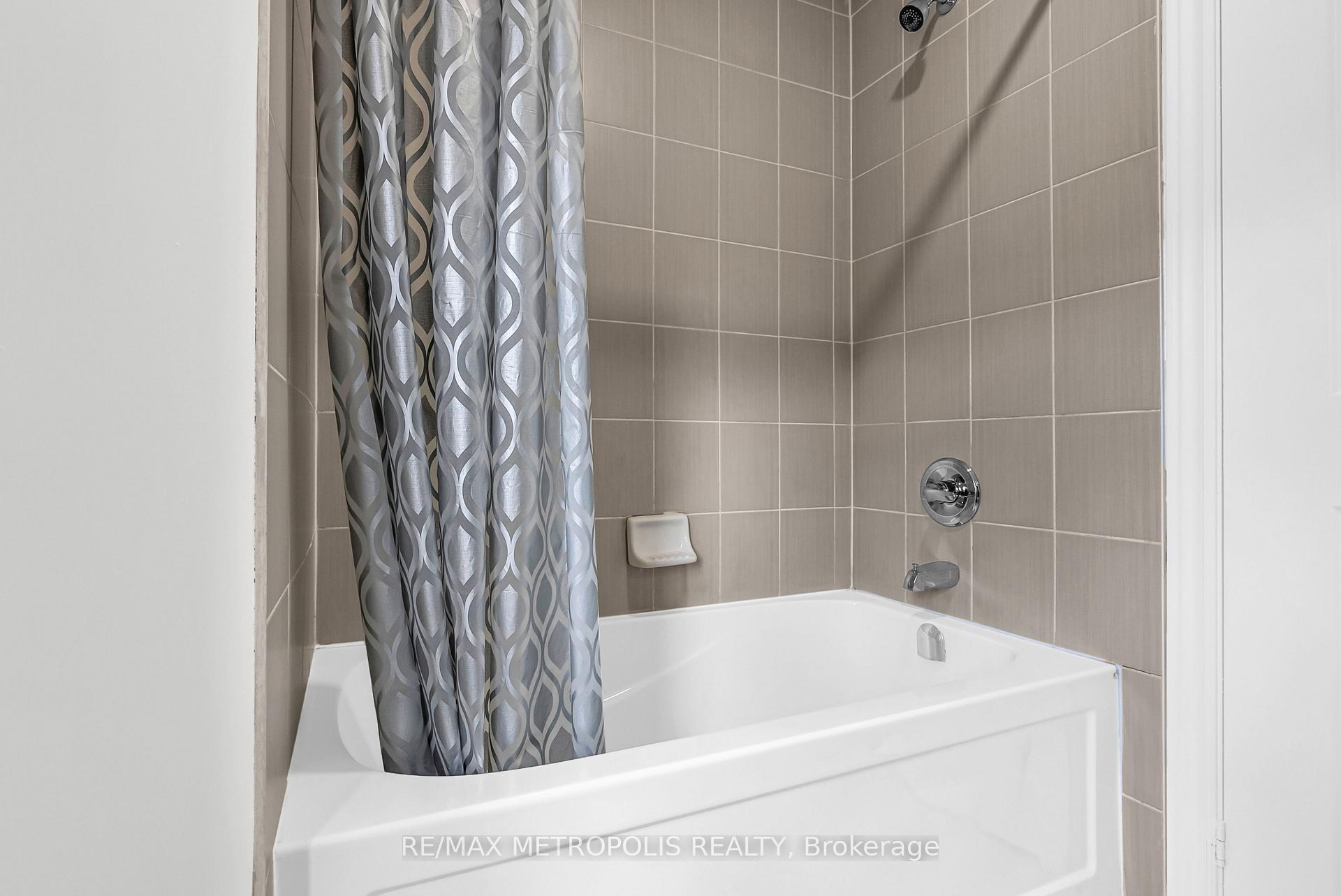 Photo 30 of 43 Pearman Crescent, Brampton, Northwest Brampton — HOMEH
