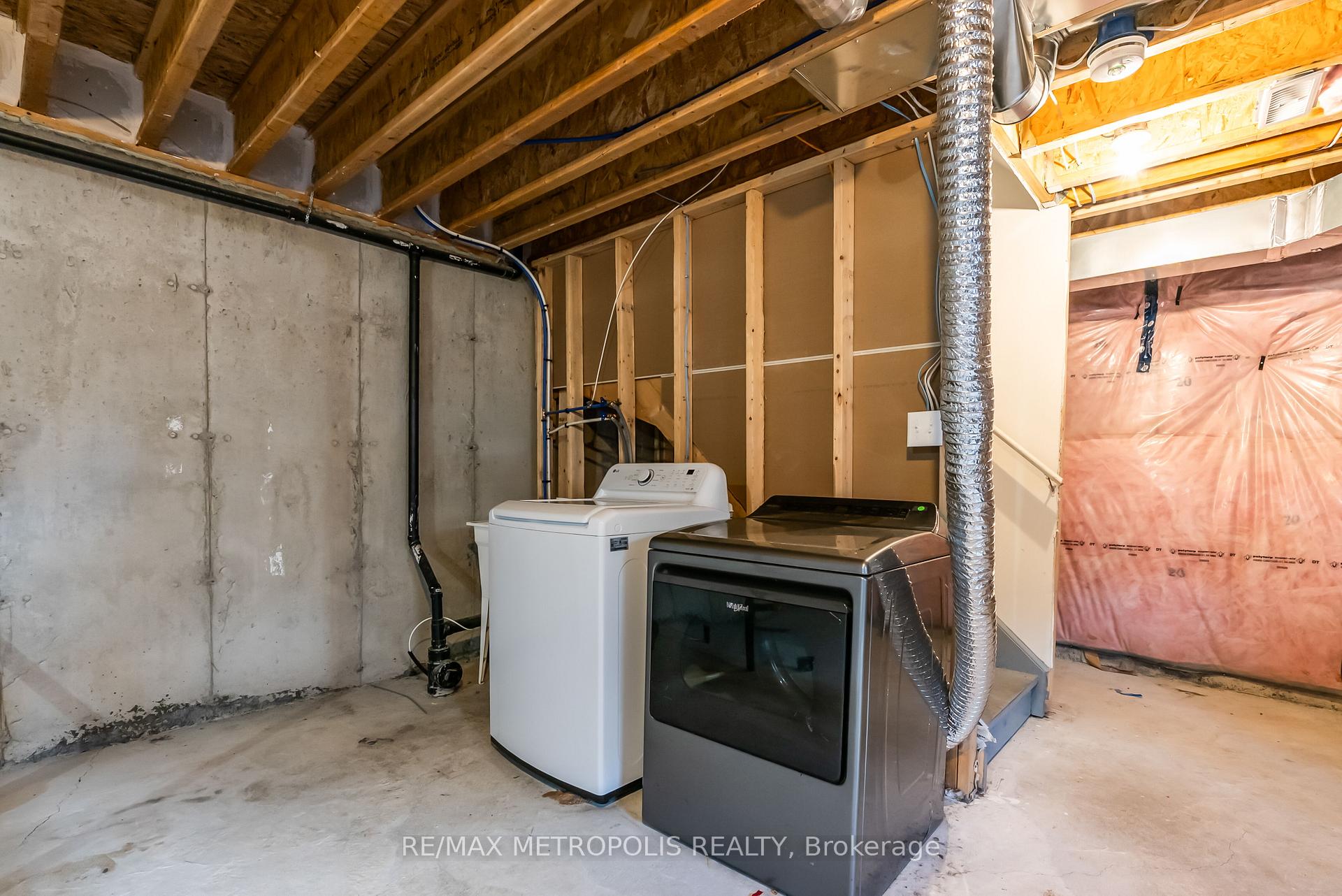 Photo 33 of 43 Pearman Crescent, Brampton, Northwest Brampton — HOMEH