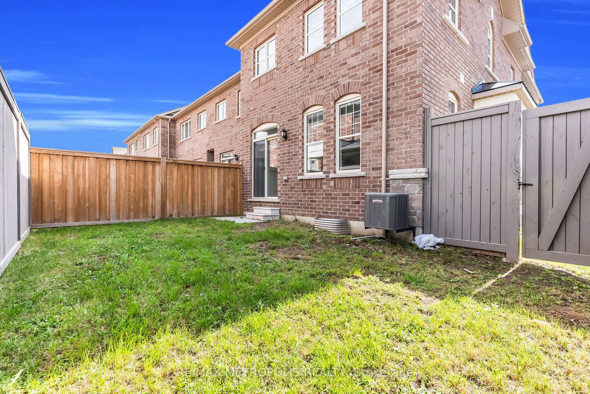 Photo 39 of 43 Pearman Crescent, Brampton, Northwest Brampton — HOMEH