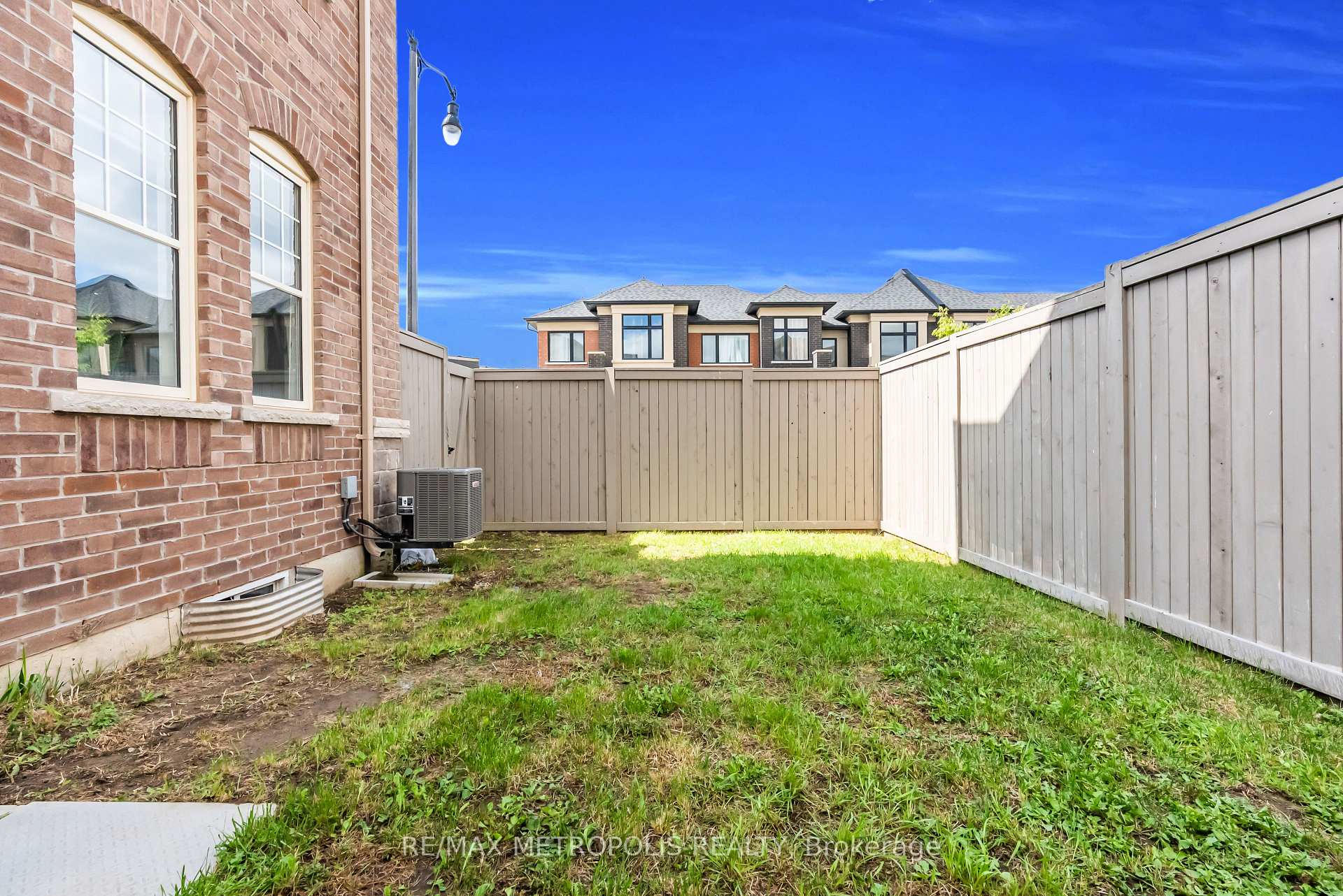 Photo 48 of 43 Pearman Crescent, Brampton, Northwest Brampton — HOMEH