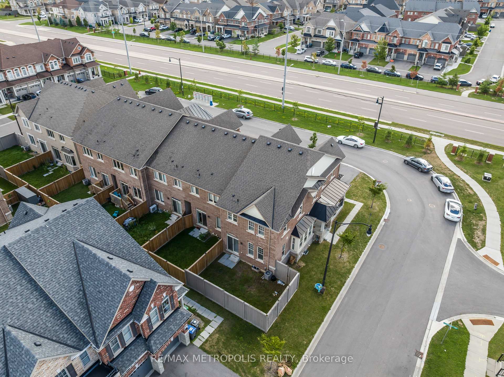 Photo 42 of 43 Pearman Crescent, Brampton, Northwest Brampton — HOMEH