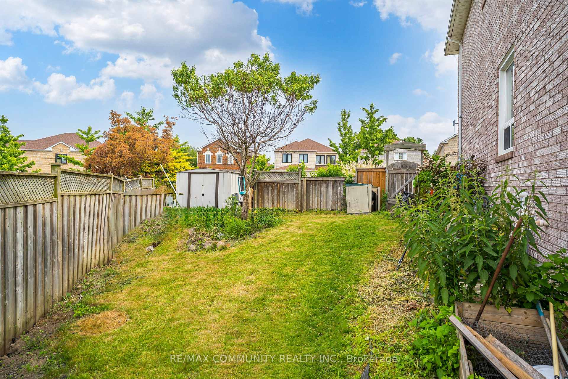 Photo 7 of 3 Tawn Crescent, Ajax, Central — HOMEH