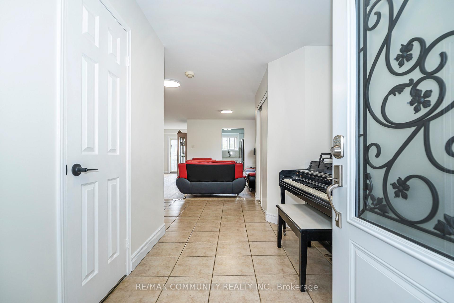 Photo 3 of 3 Tawn Crescent, Ajax, Central — HOMEH