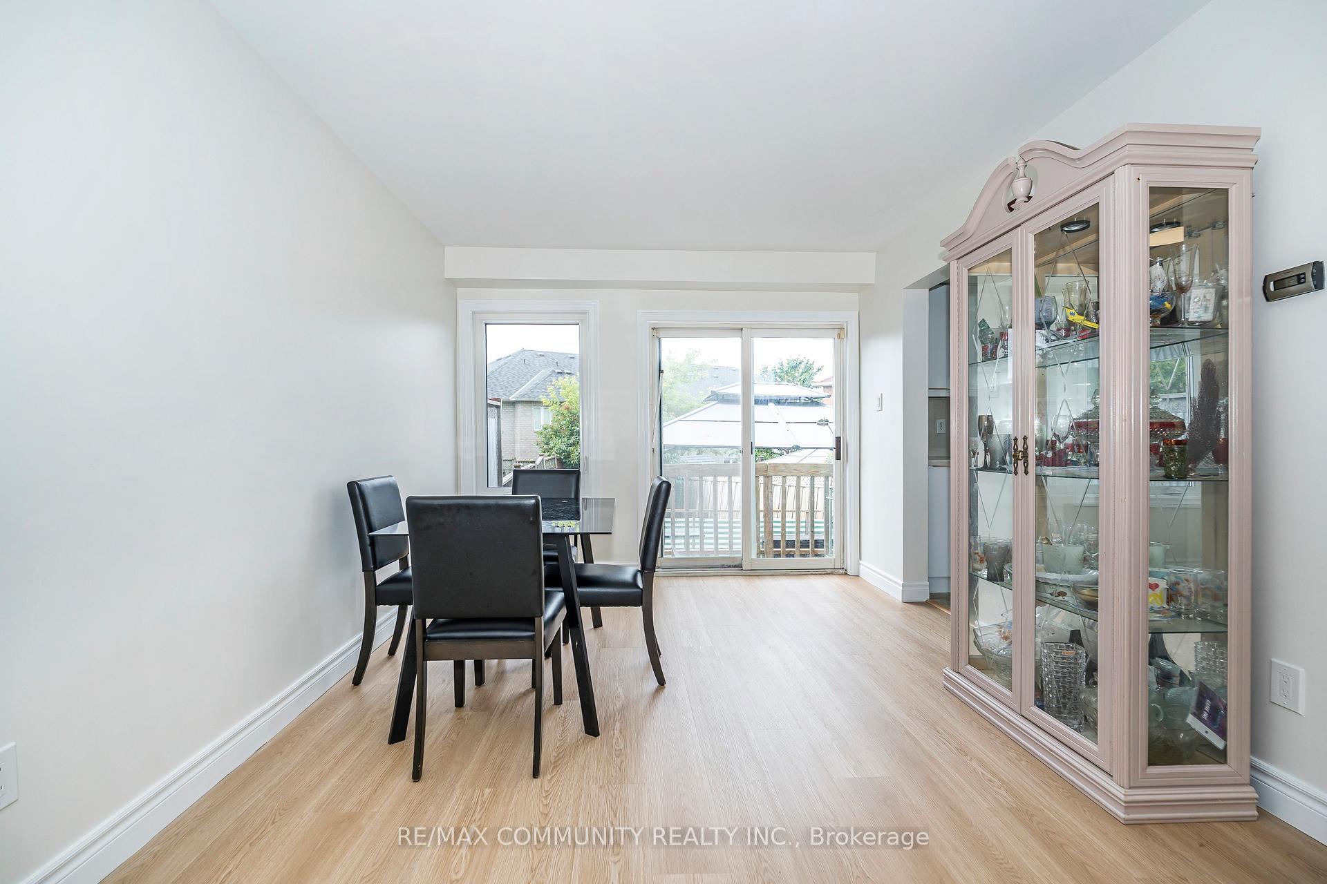 Photo 8 of 3 Tawn Crescent, Ajax, Central — HOMEH