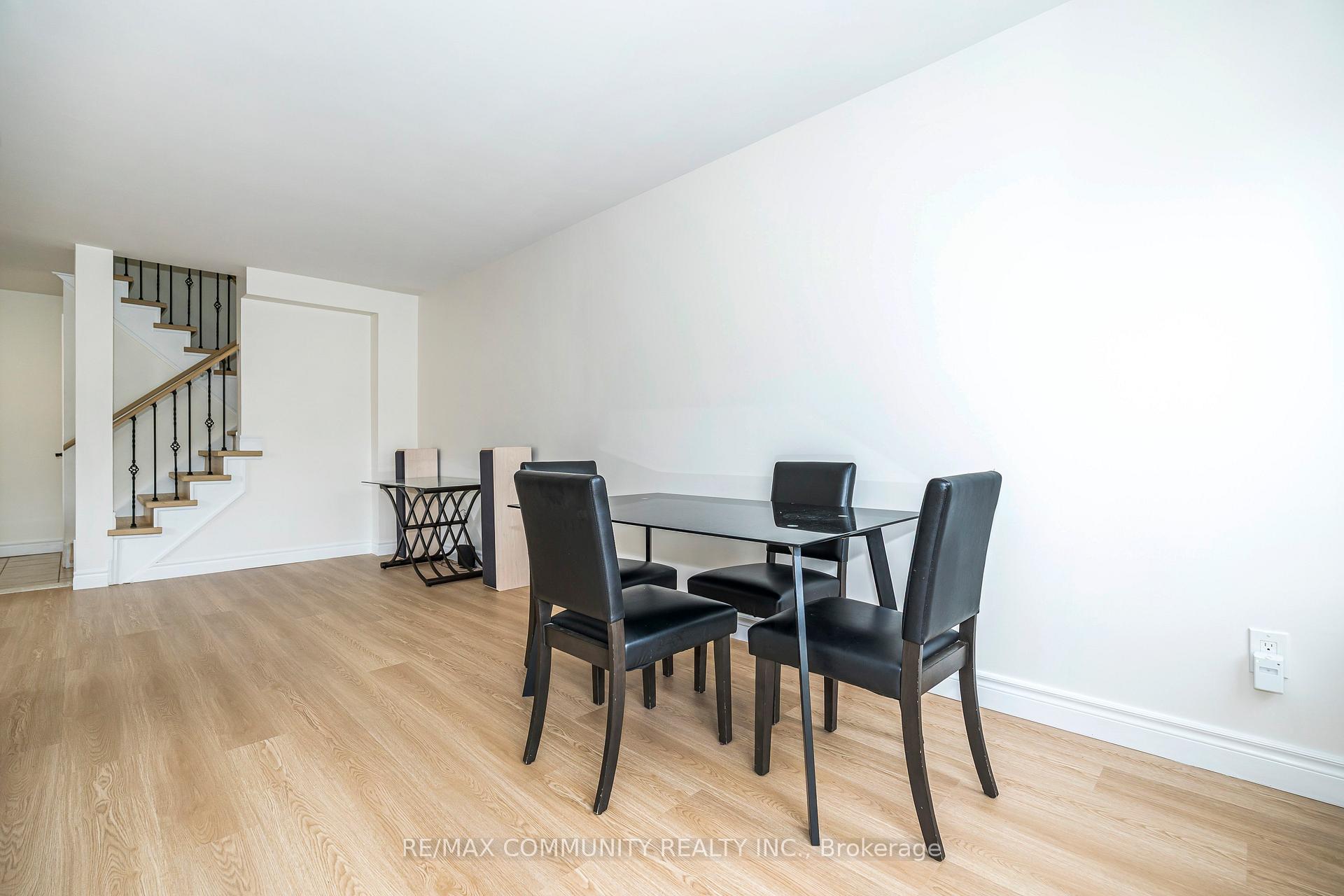 Photo 9 of 3 Tawn Crescent, Ajax, Central — HOMEH
