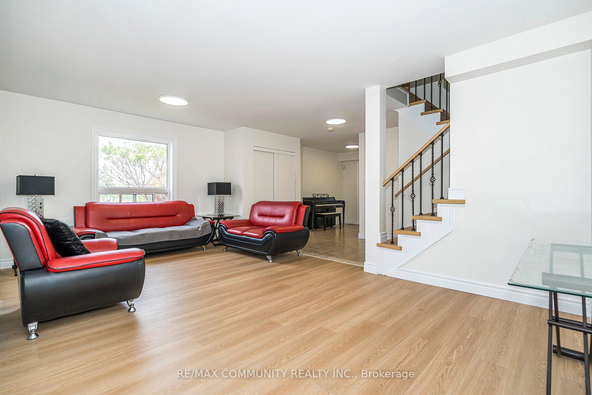 Photo 10 of 3 Tawn Crescent, Ajax, Central — HOMEH