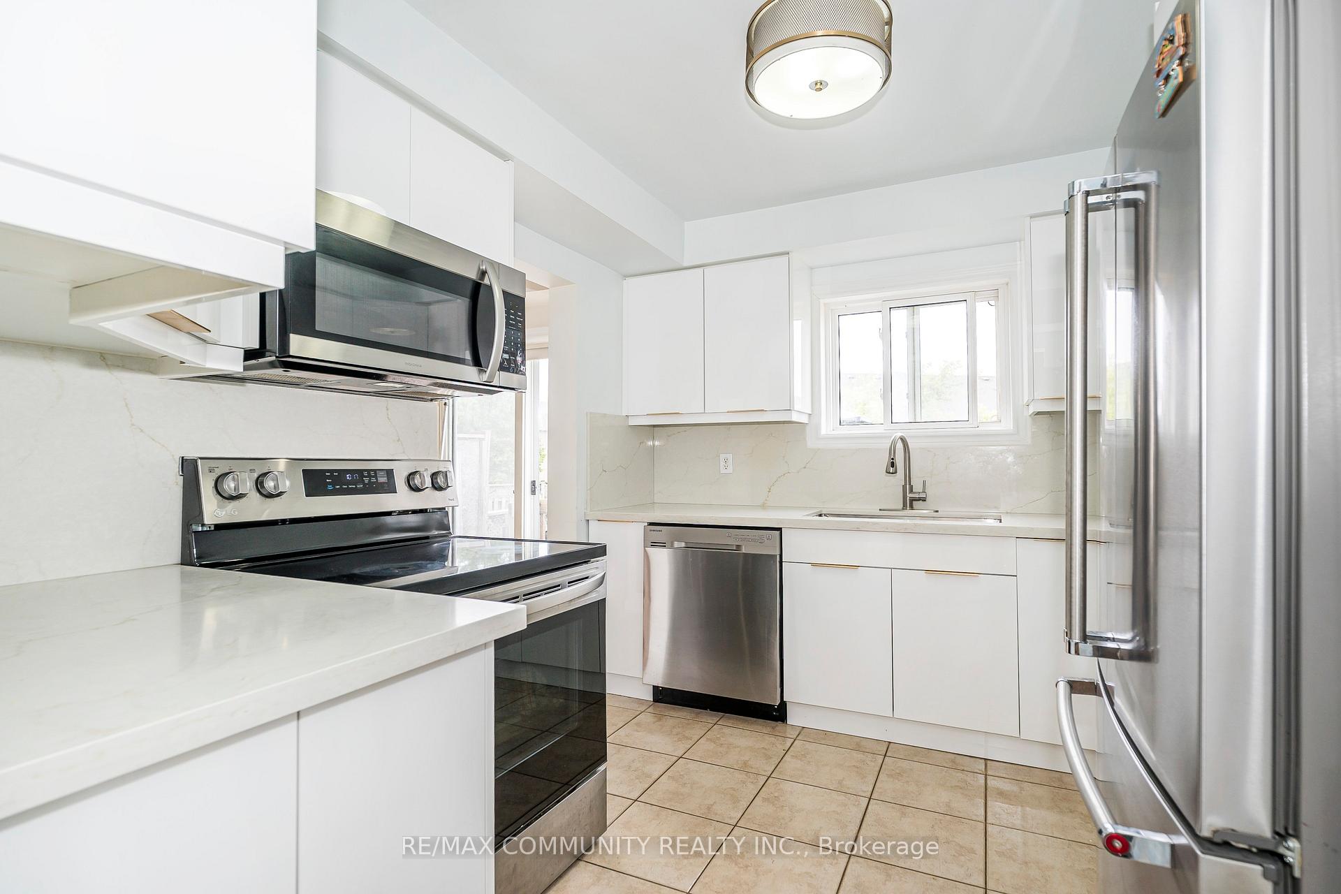 Photo 15 of 3 Tawn Crescent, Ajax, Central — HOMEH