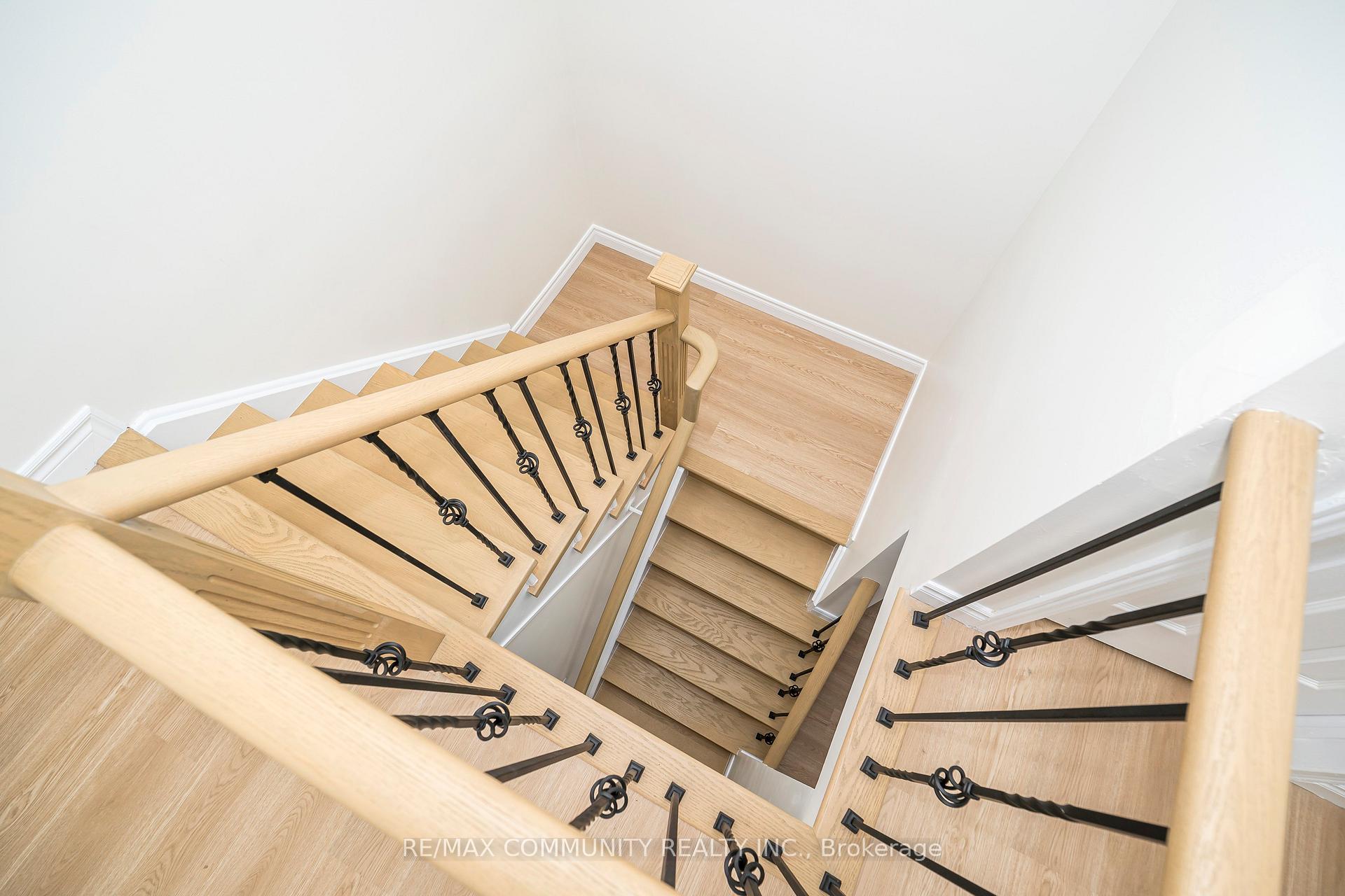 Photo 12 of 3 Tawn Crescent, Ajax, Central — HOMEH