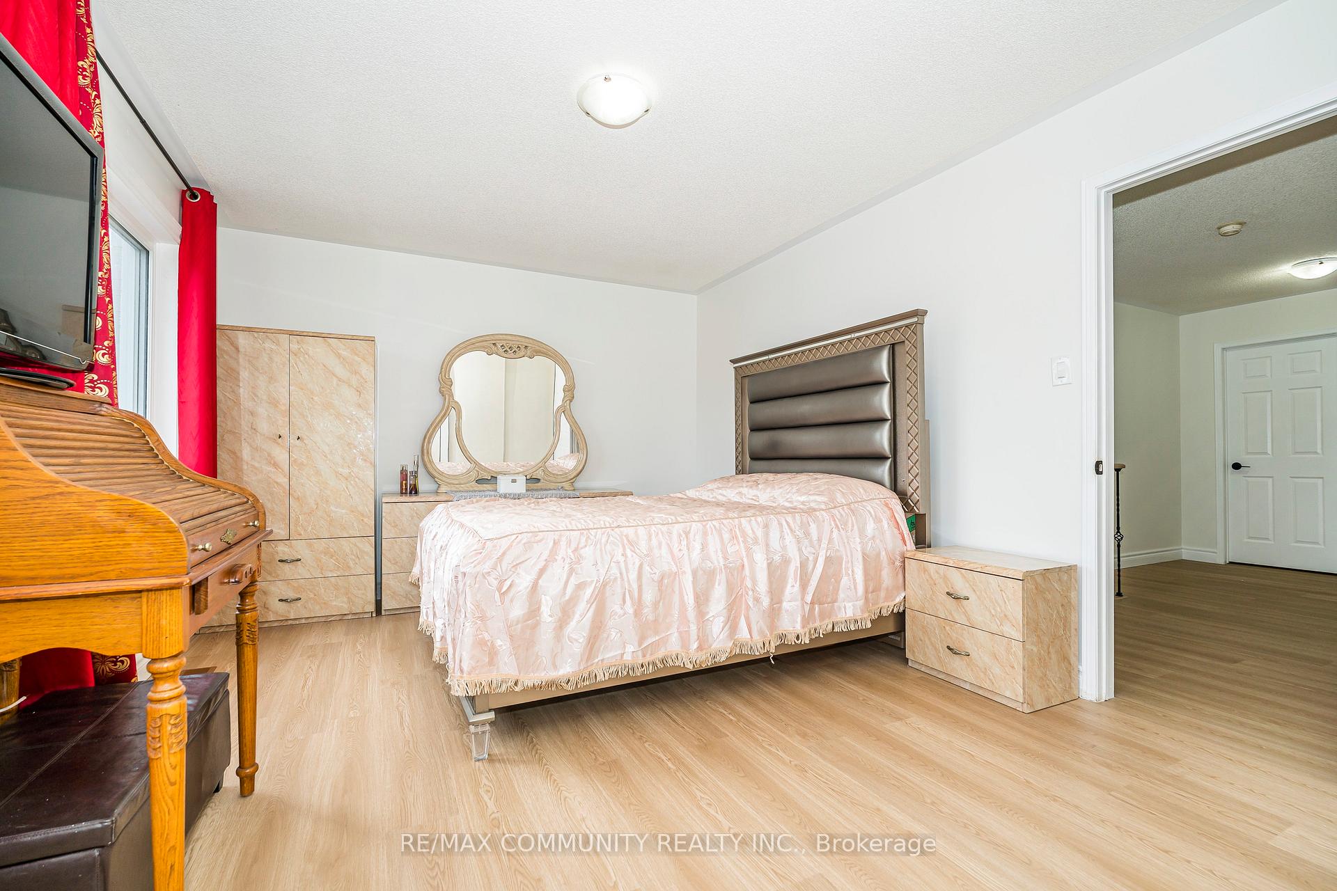 Photo 16 of 3 Tawn Crescent, Ajax, Central — HOMEH