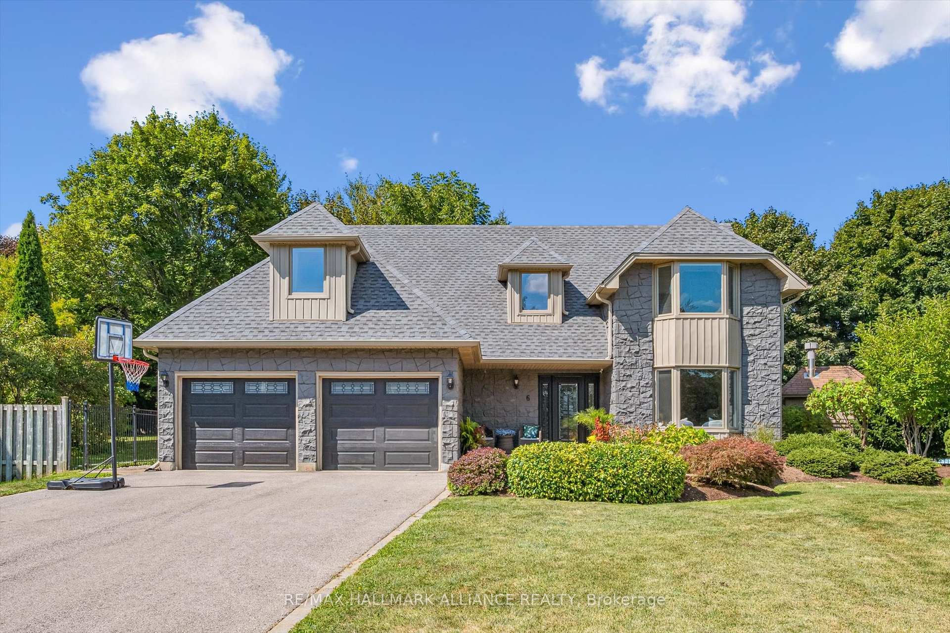 Photo 1 of 6 Coachman Crescent, Hamilton, Freelton — HOMEH