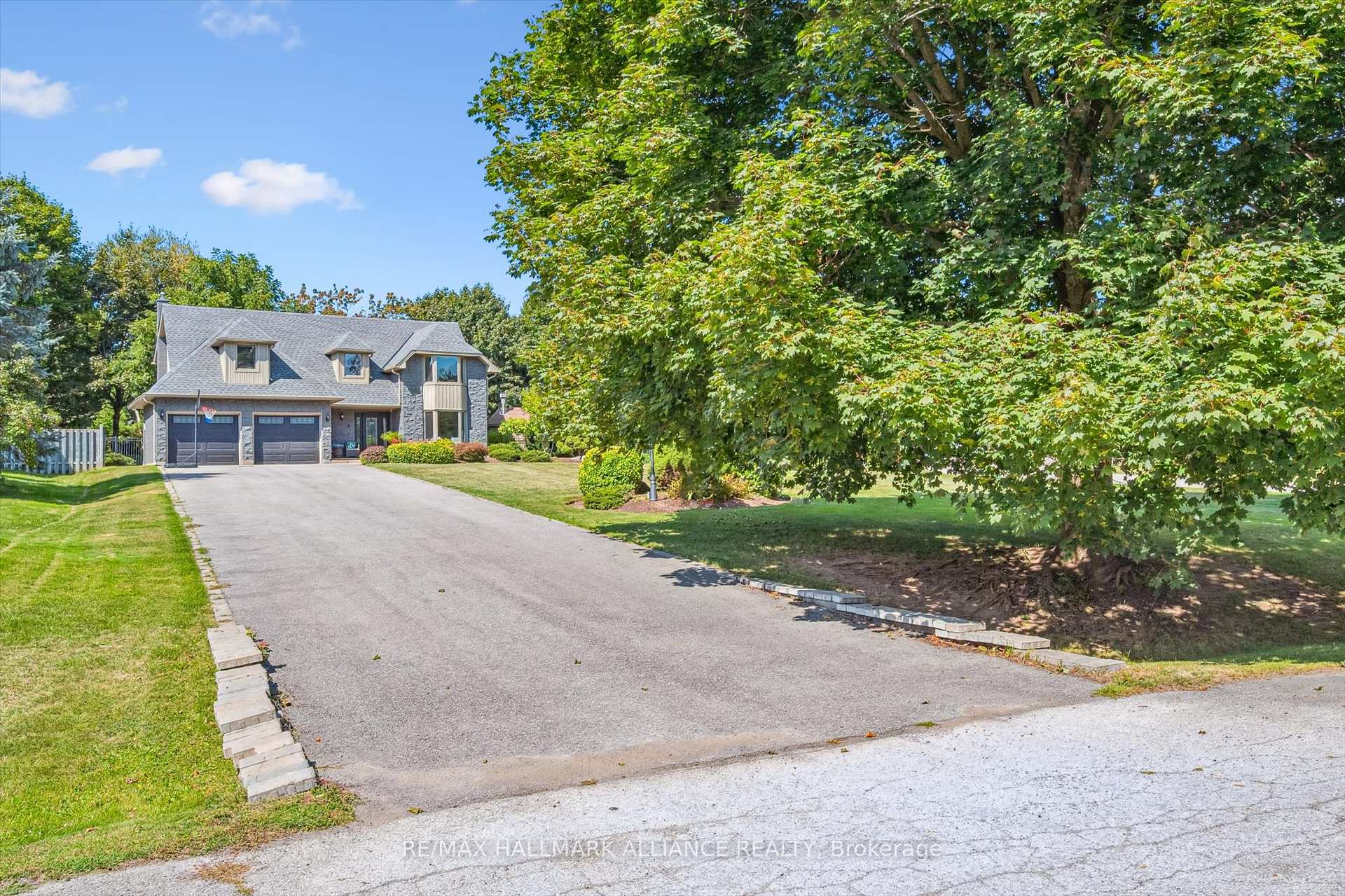 Photo 2 of 6 Coachman Crescent, Hamilton, Freelton — HOMEH