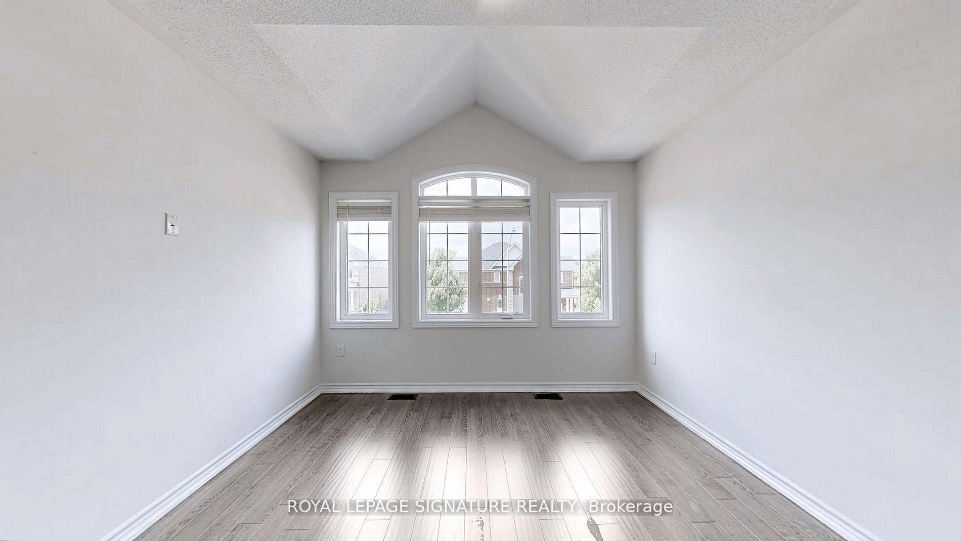 Photo 10 of 62 Moses Crescent, Clarington, Bowmanville — HOMEH