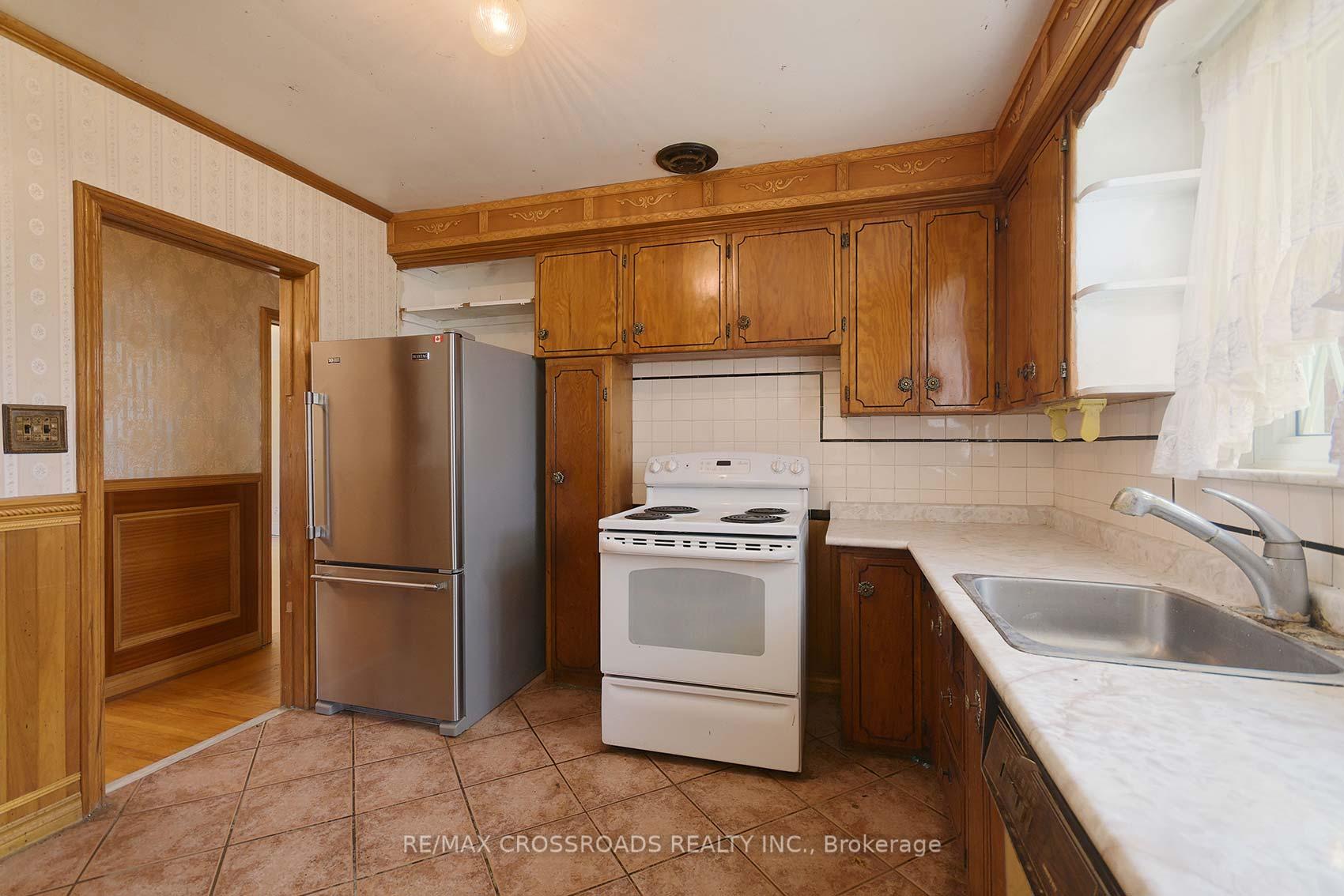 Photo 13 of 14 Shirley Crescent, Scarborough, Scarborough Village — HOMEH