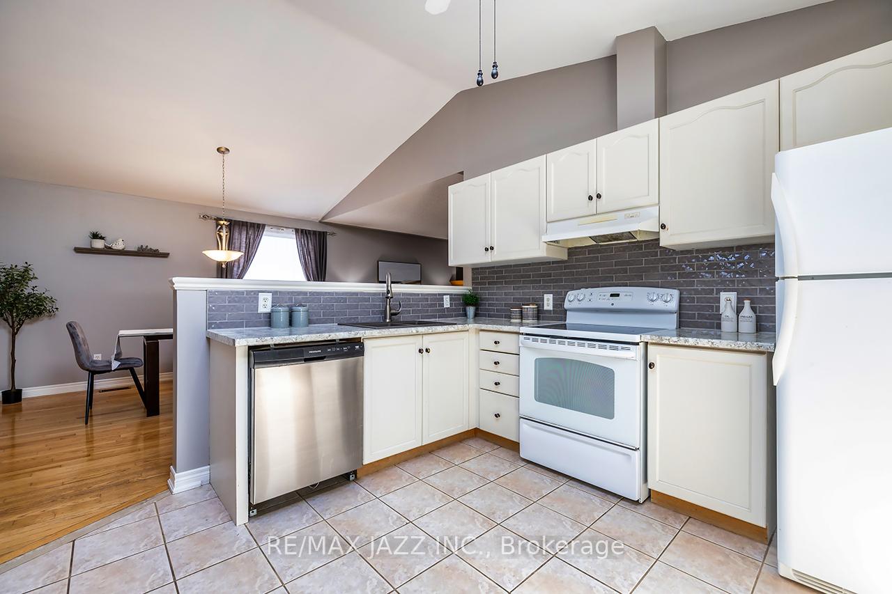 Photo 28 of 15 Daiseyfield Avenue, Clarington, Courtice — HOMEH