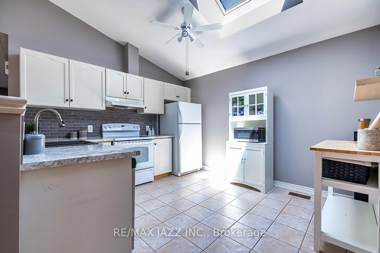 Photo 2 of 15 Daiseyfield Avenue, Clarington, Courtice — HOMEH
