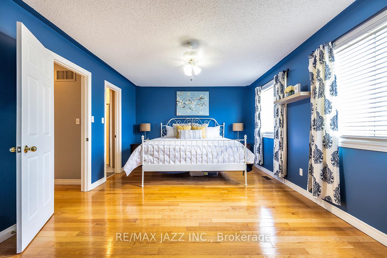 Photo 18 of 15 Daiseyfield Avenue, Clarington, Courtice — HOMEH