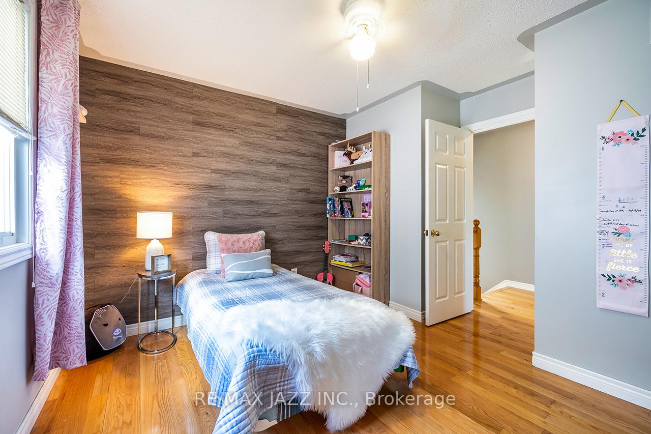 Photo 10 of 15 Daiseyfield Avenue, Clarington, Courtice — HOMEH