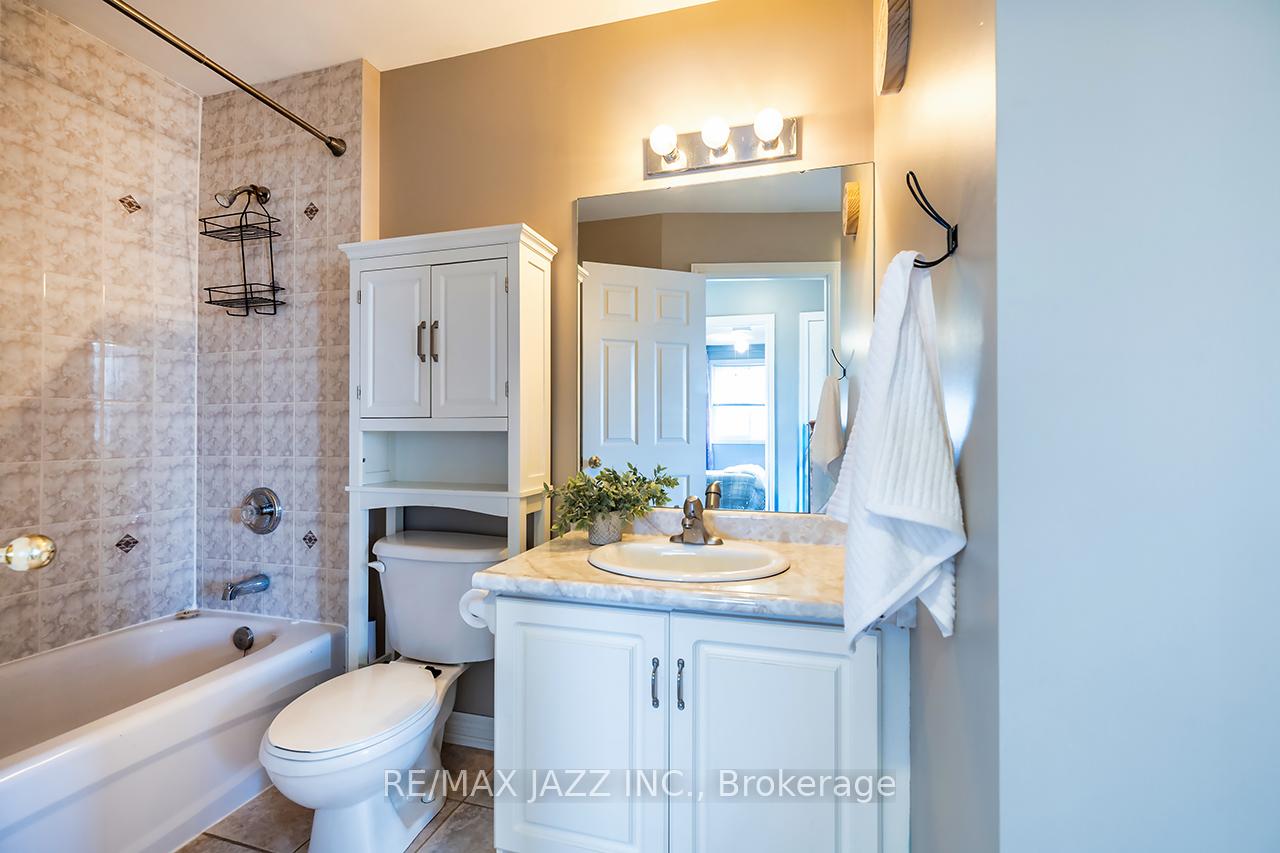 Photo 14 of 15 Daiseyfield Avenue, Clarington, Courtice — HOMEH