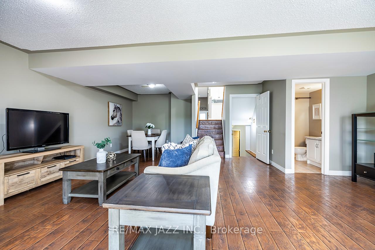Photo 12 of 15 Daiseyfield Avenue, Clarington, Courtice — HOMEH