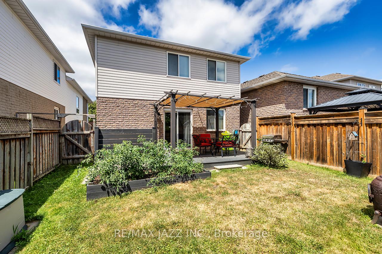 Photo 22 of 15 Daiseyfield Avenue, Clarington, Courtice — HOMEH