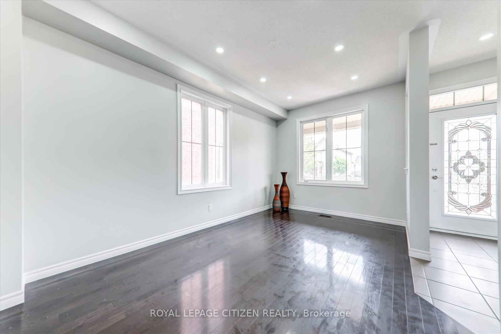 Photo 3 of 22 Ted Miller Crescent, Clarington, Bowmanville — HOMEH